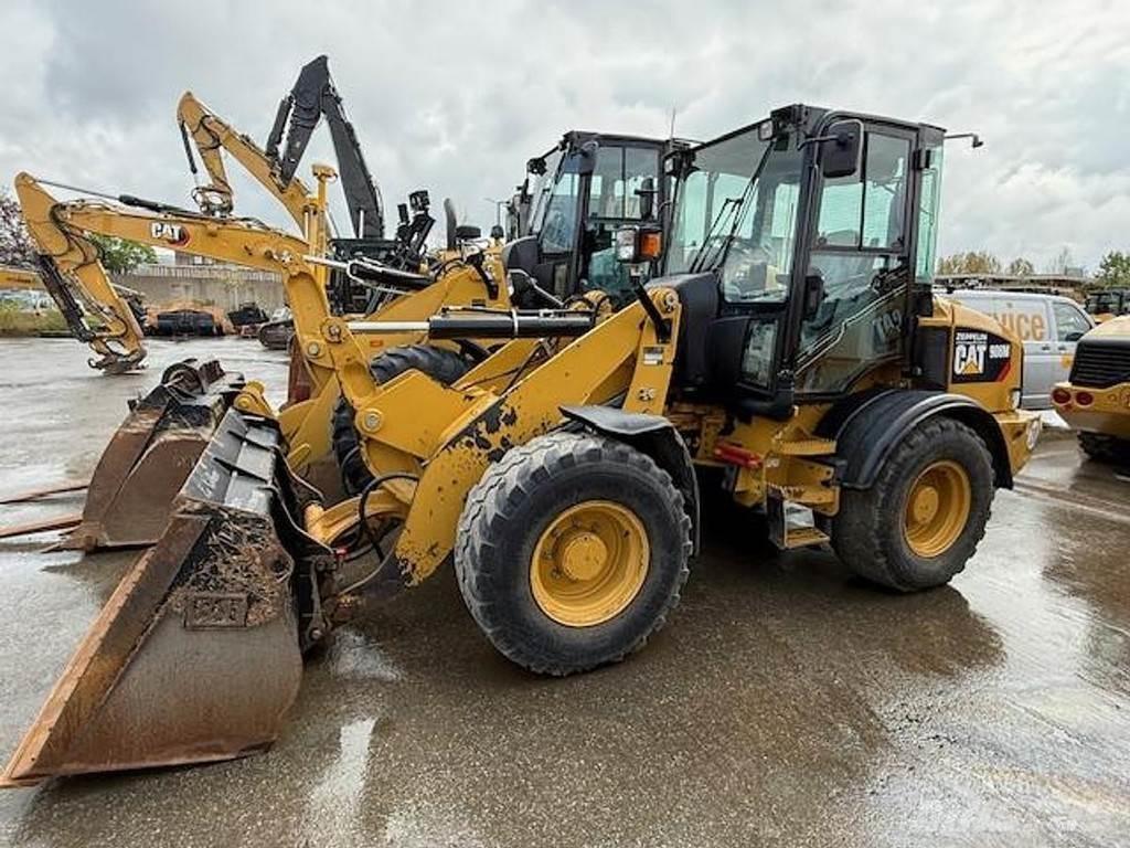 CAT 908M Kolové nakladače