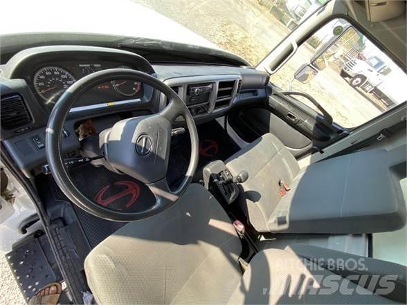 Hino 338 Skříňová nástavba
