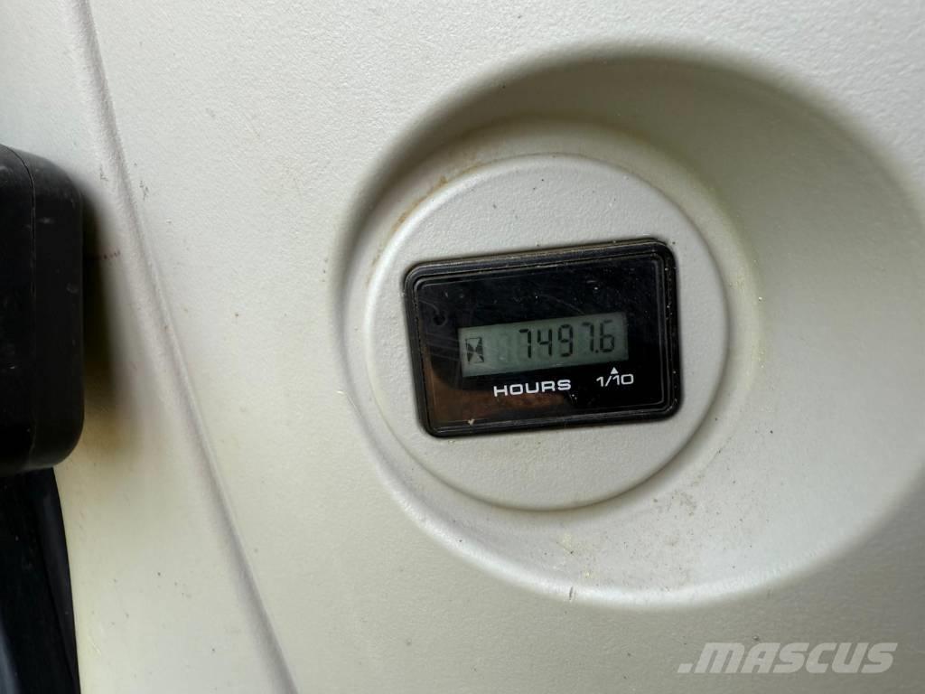 Kobelco SK 210 LC Pásová rýpadla