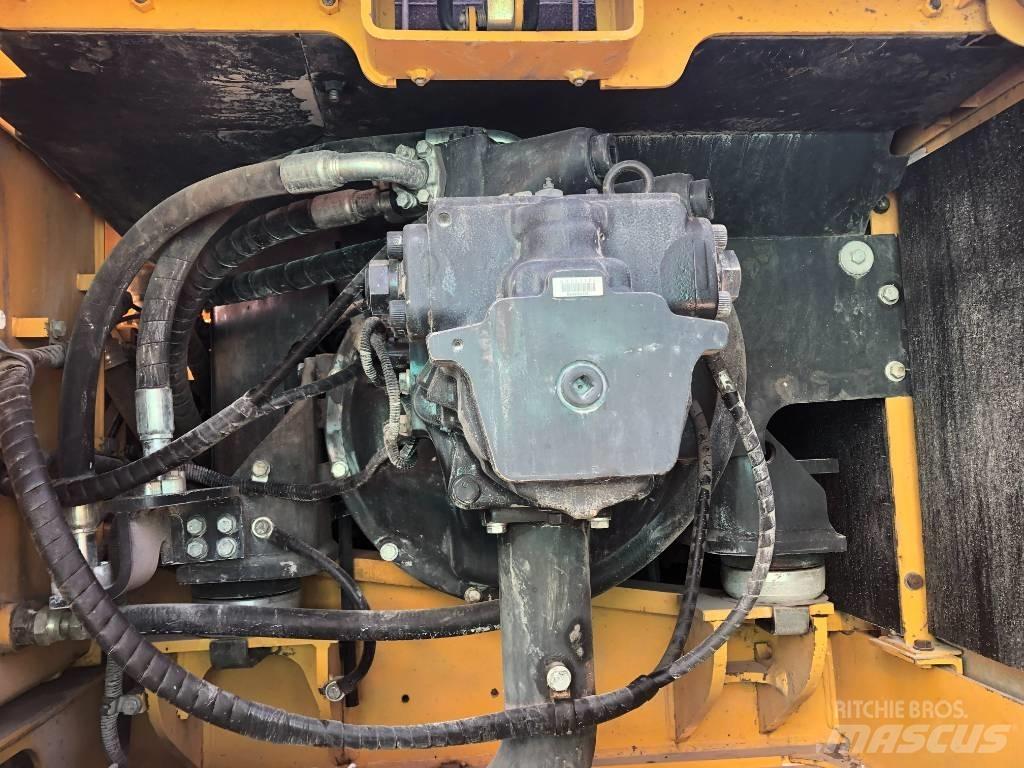 Komatsu 350 Pásová rýpadla