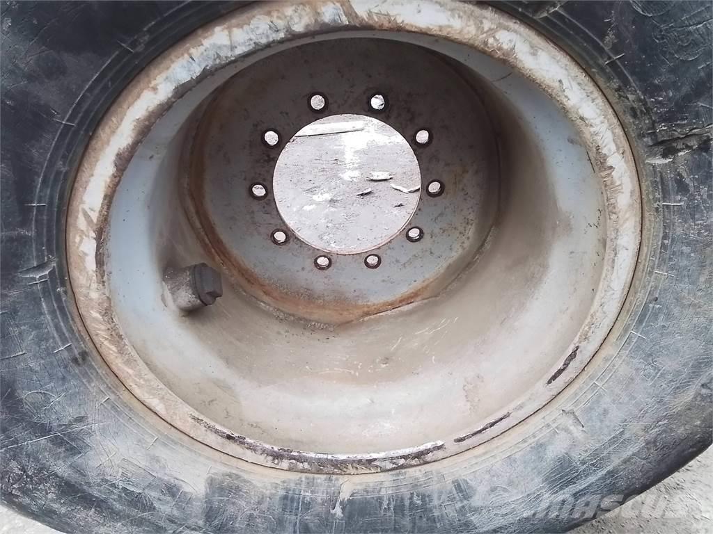 Valmet 890 20x26,5 Pneumatiky, kola a ráfky