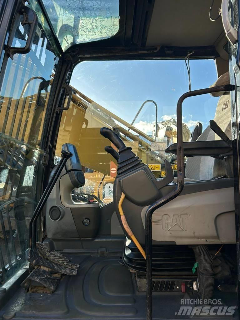 CAT 324 D L Pásová rýpadla