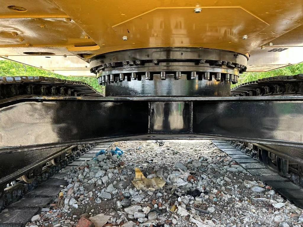 CAT 320 D2L Midi rýpadla 7t - 12t