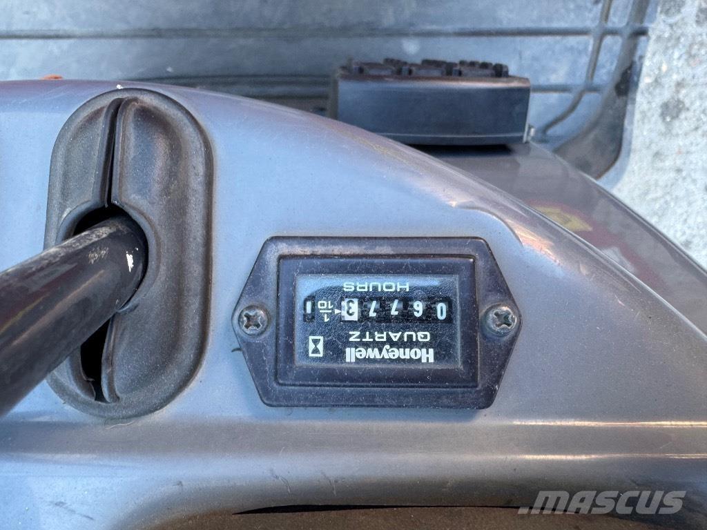 Yanmar SV08 (1D776) Mini rýpadla < 7t