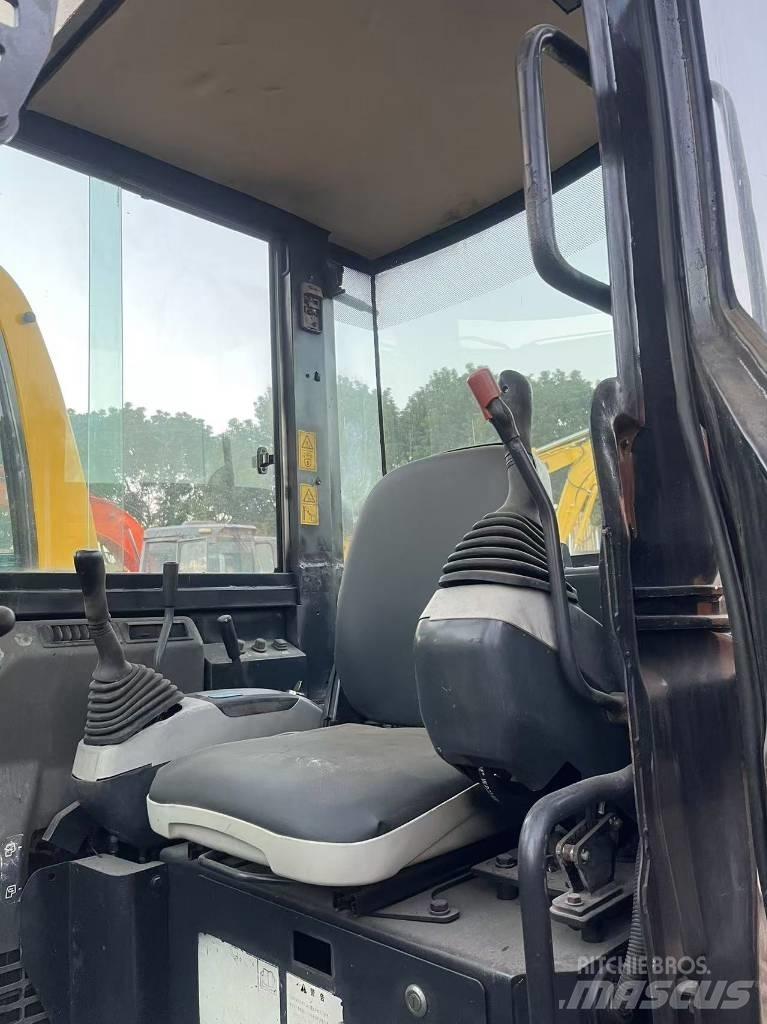 Komatsu PC 30 Pásová rýpadla