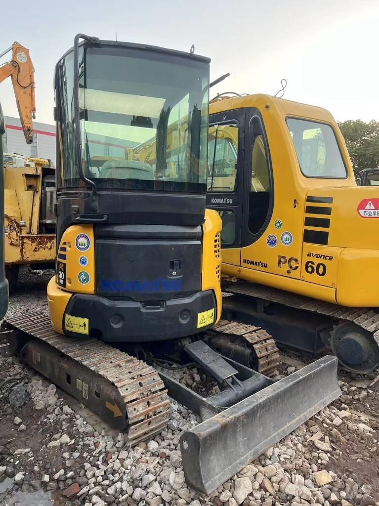 Komatsu PC 30 Pásová rýpadla