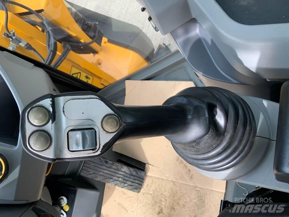 JCB 437 HT Kolové nakladače