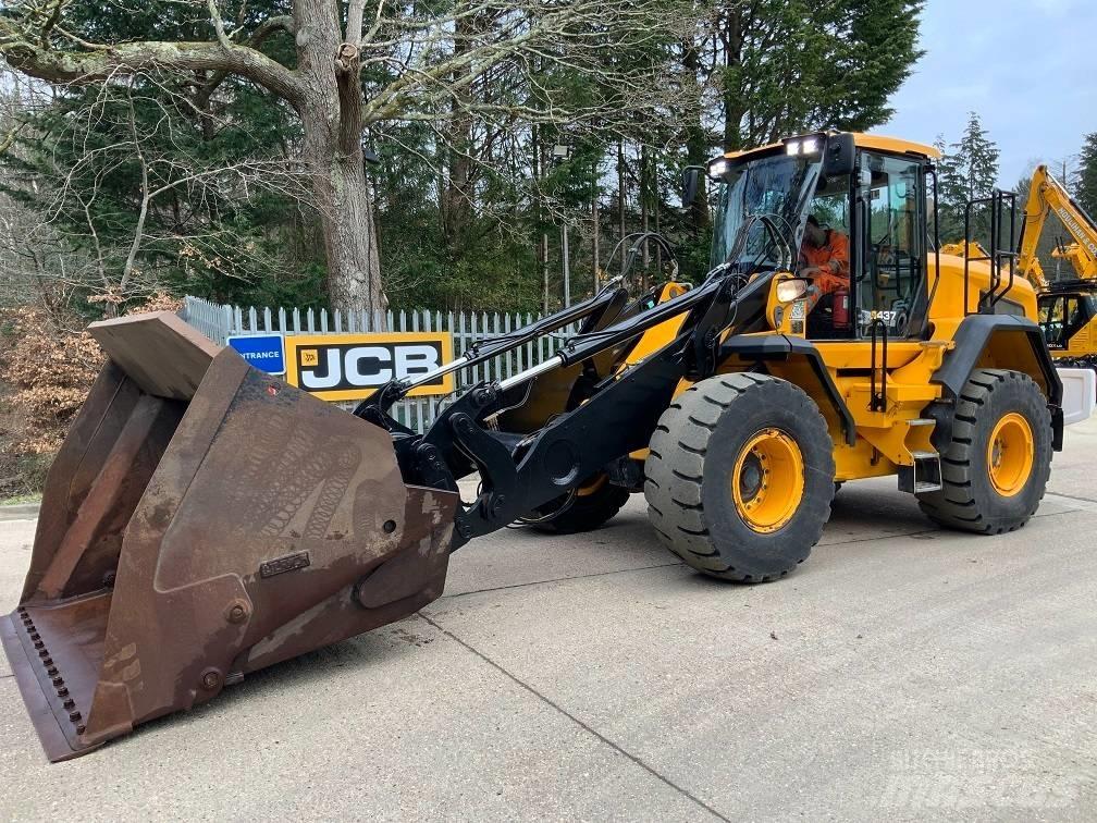 JCB 437 HT Kolové nakladače