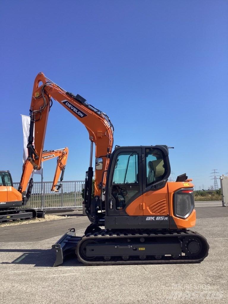 Develon DX85R-7 Midi rýpadla 7t - 12t