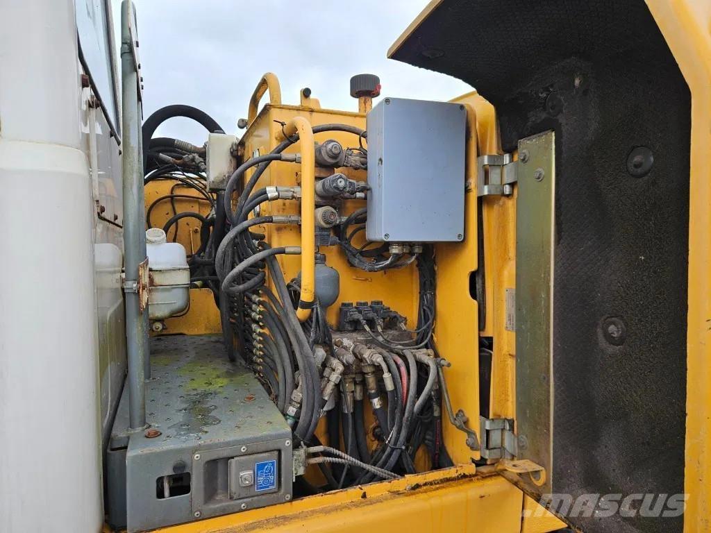 Liebherr A 314 Kolová rýpadla