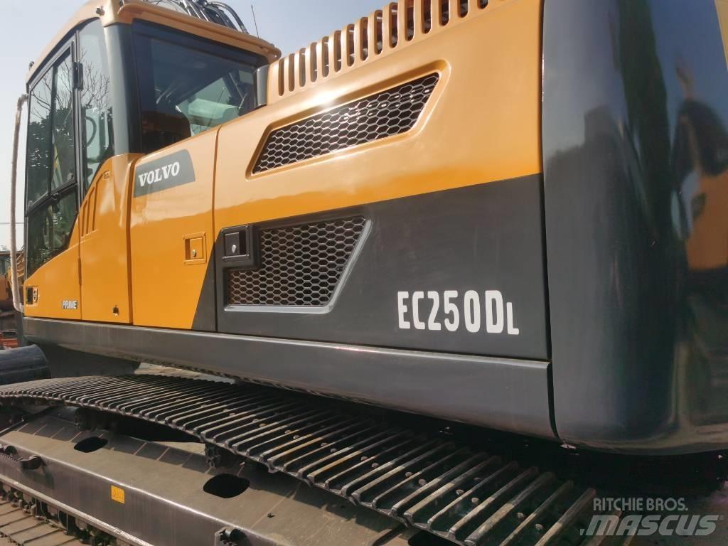 Volvo EC 250 D L Pásová rýpadla