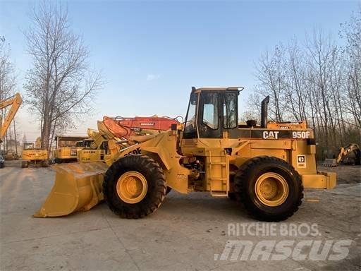 CAT 950F Kolové nakladače