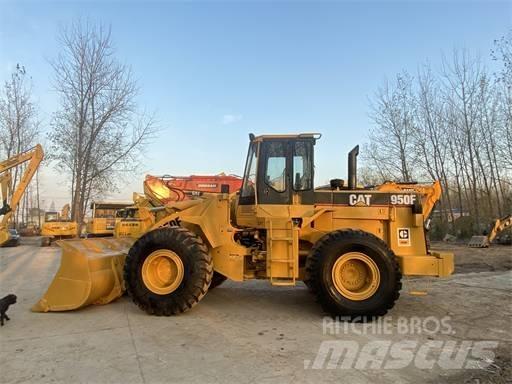 CAT 950F Kolové nakladače
