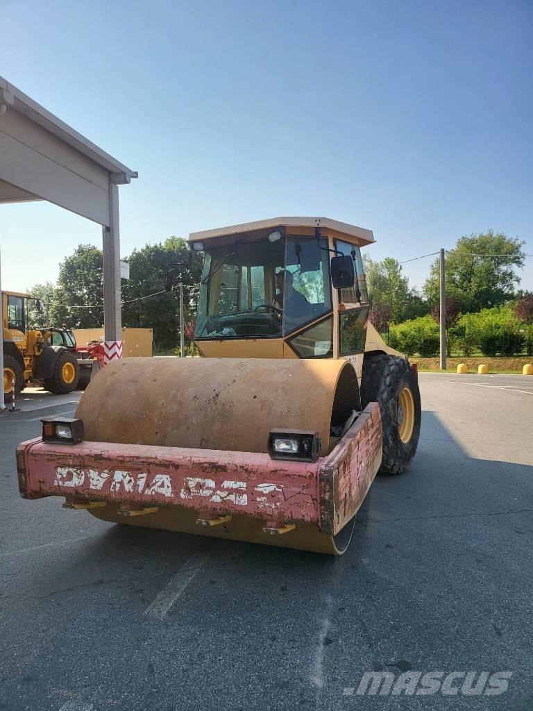 Dynapac CA 302 D Tahačové válce