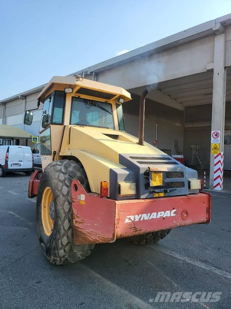 Dynapac CA 302 D Tahačové válce