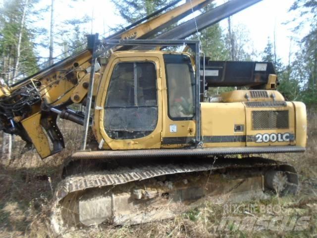 John Deere 200 LC Odvětvovače