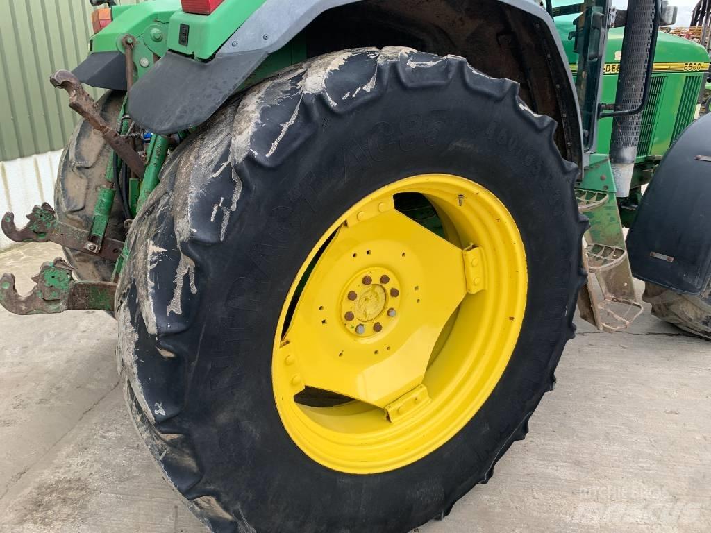John Deere 6800 Traktory
