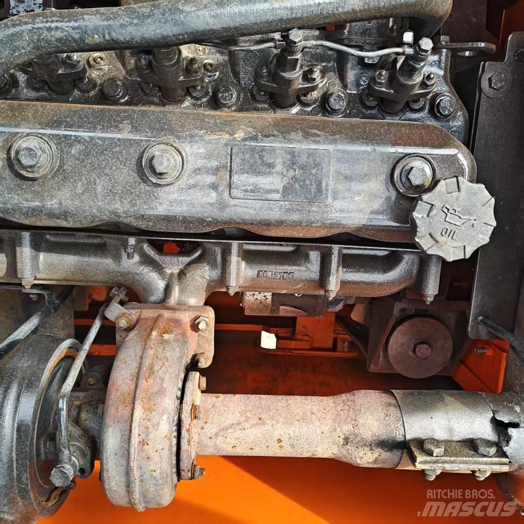 Doosan 225 LC Pásová rýpadla