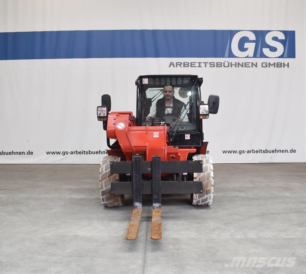JCB 520-40 4WS Teleskopické manipulátory