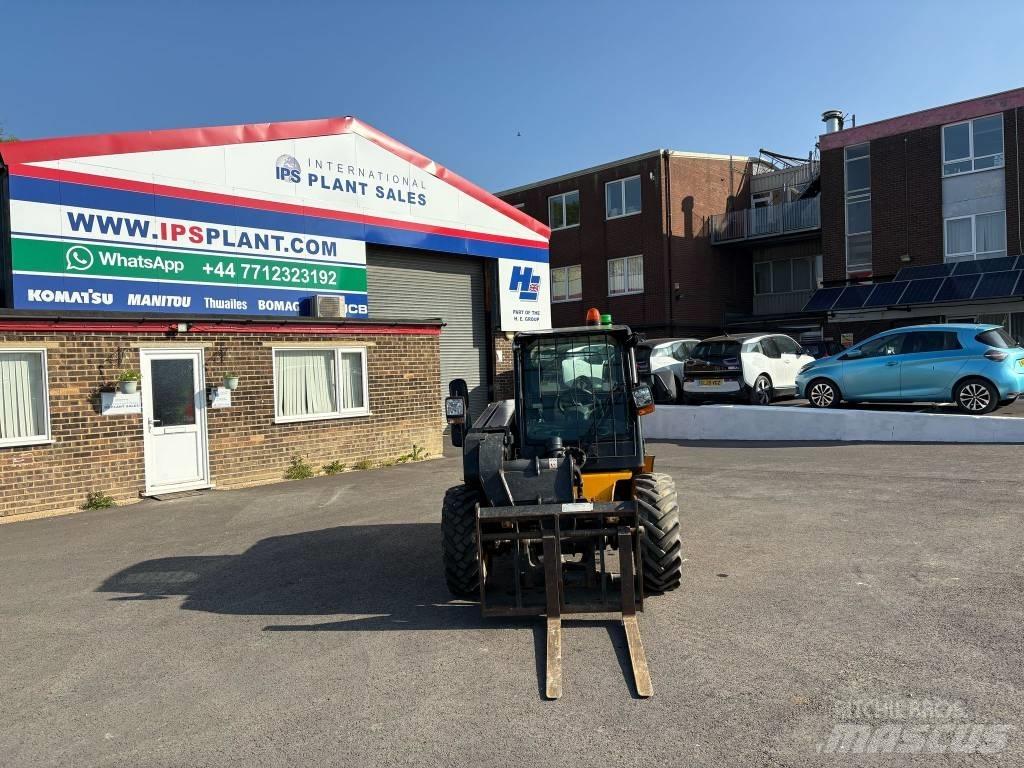 JCB 520-40 Teleskopické manipulátory