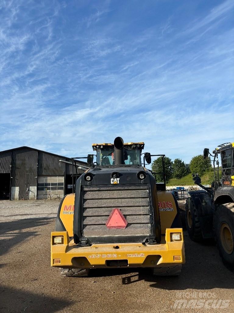 CAT 966m Kolové nakladače