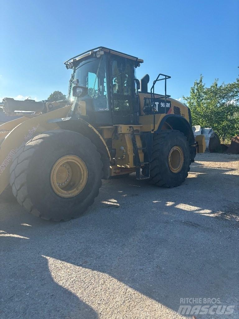 CAT 966m Kolové nakladače