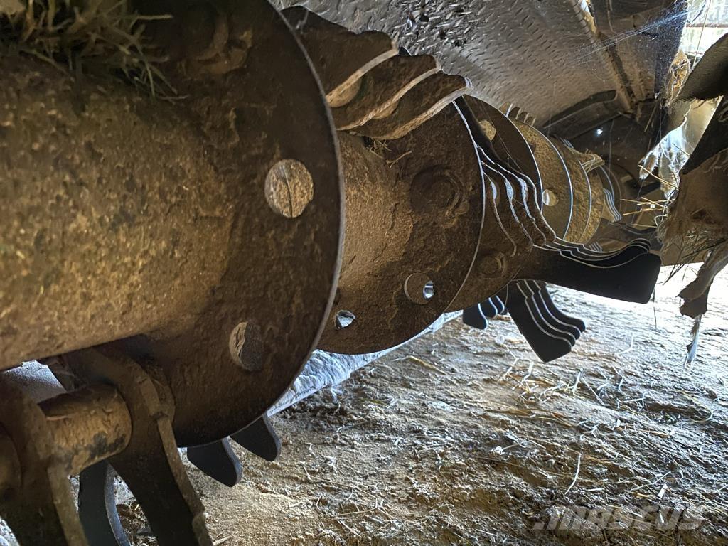 John Deere F 310 R Sekačky namontované a tažené