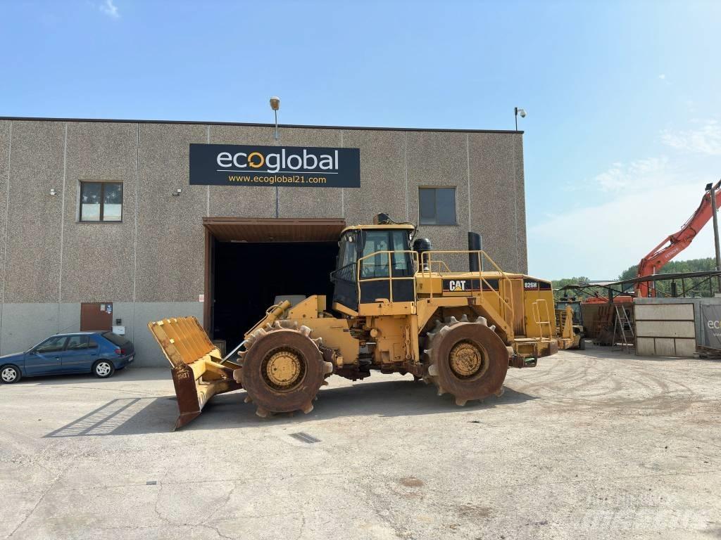 CAT 826H Skládkové kompaktory