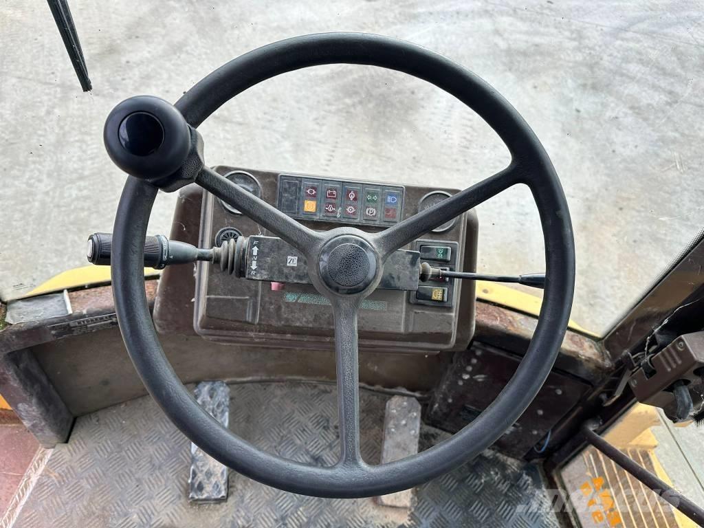 Hydrema 910 Kloubové dempry