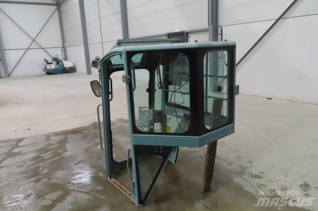 Yanmar Vio 75 Kabiny a interiér
