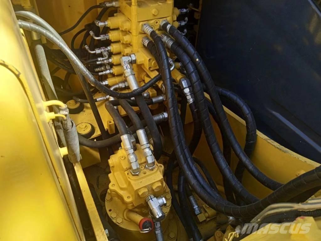 Komatsu PC130-7 Pásová rýpadla