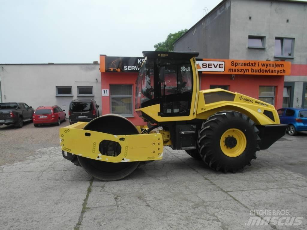 Bomag BW 213 DH-5 Tahačové válce