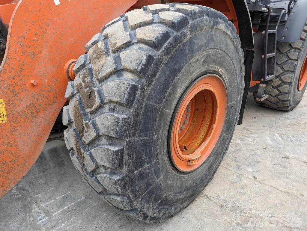 Hitachi ZW 330 Kolové nakladače