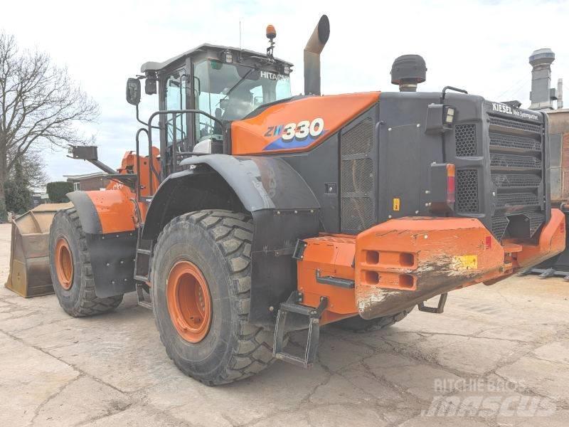 Hitachi ZW 330 Kolové nakladače