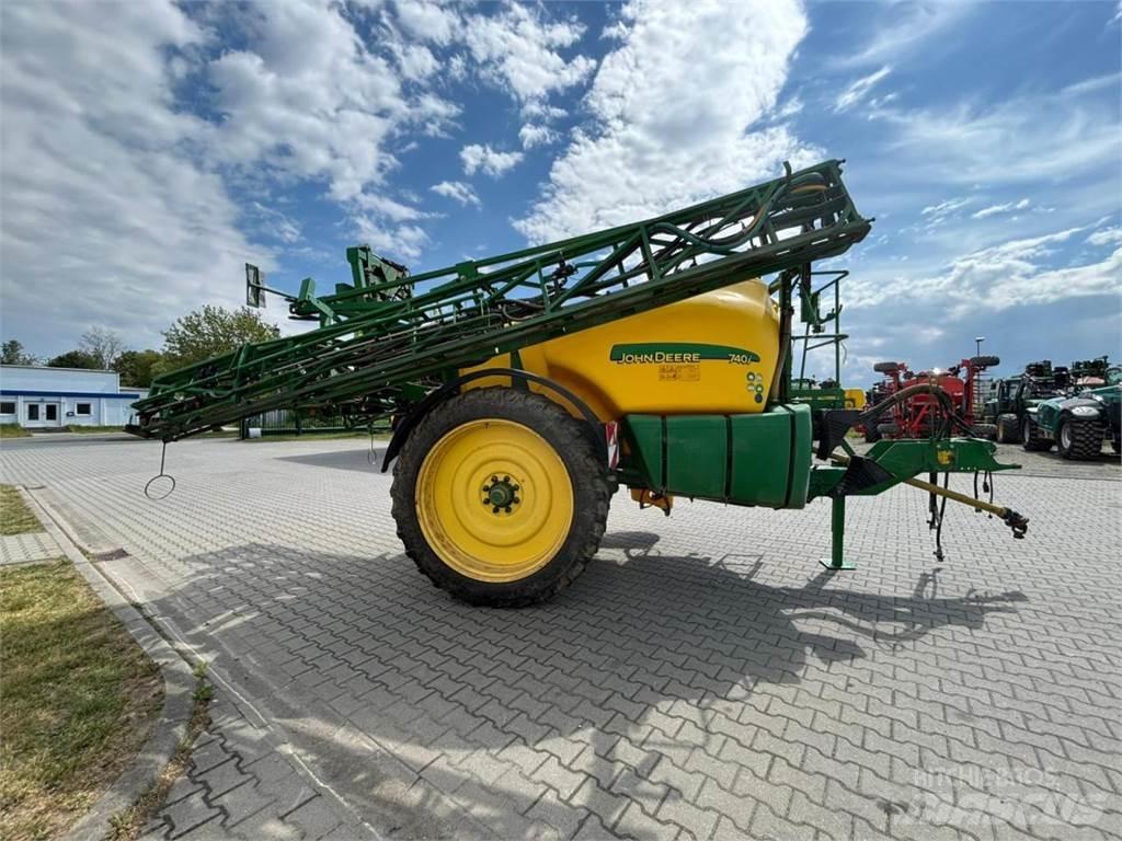 John Deere 740i Tažené postřikovače