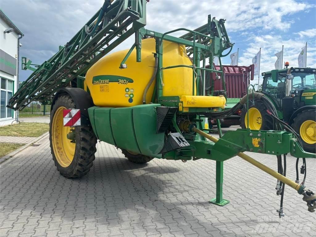 John Deere 740i Tažené postřikovače