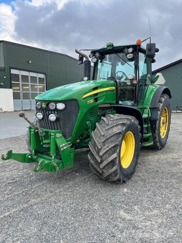 John Deere 7730 AP Traktory