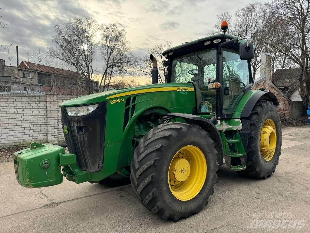 John Deere 8285 R Traktory