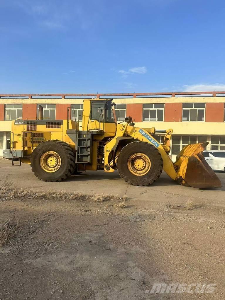 Komatsu WA 600-6 Kolové nakladače