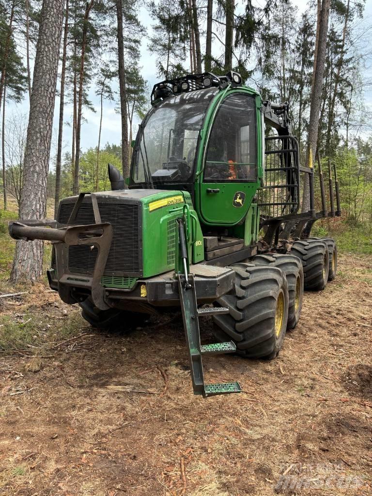 John Deere 810 E Vyvážecí traktory