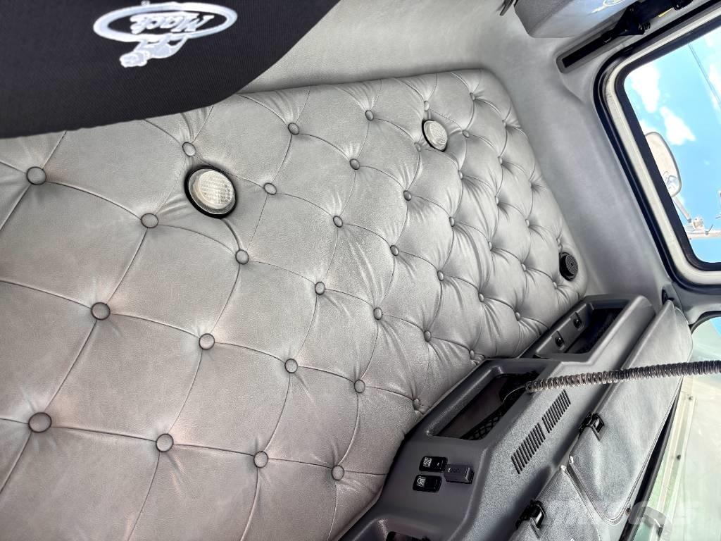 Mack CHU 613 Tahače