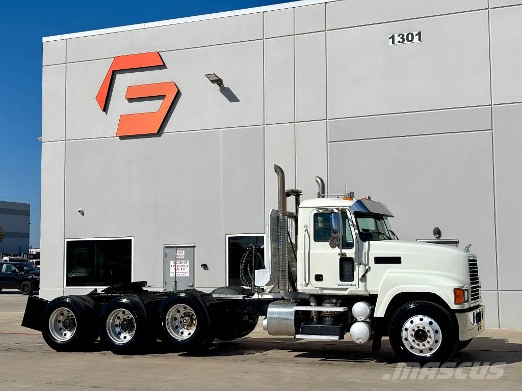 Mack CHU 613 Tahače