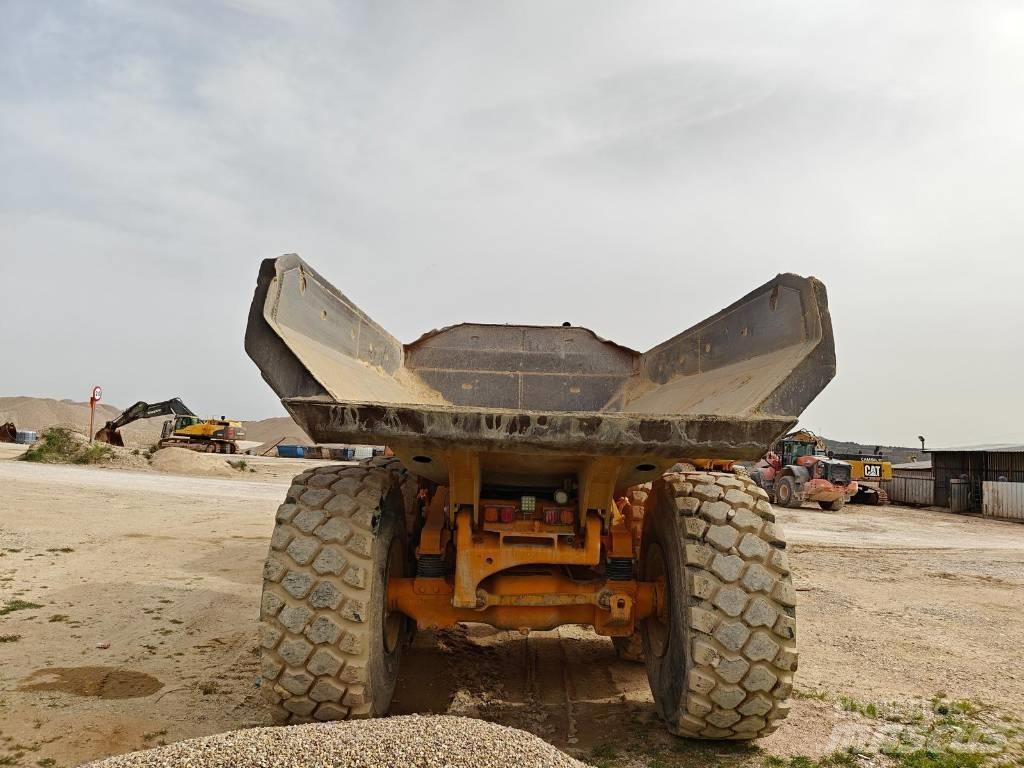 CAT 740B Kloubové dempry