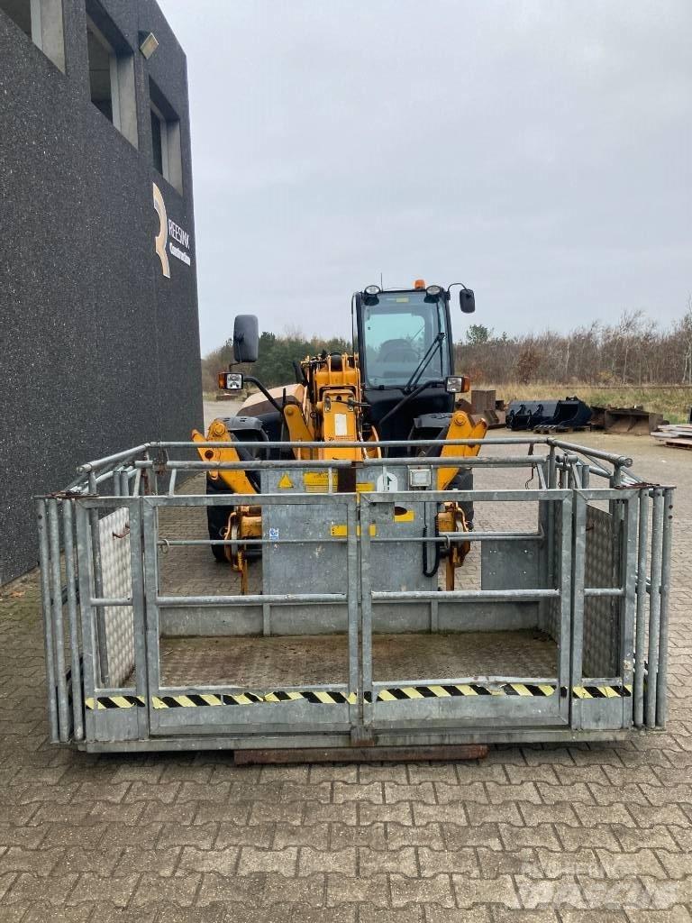 JCB 540-140 Teleskopické manipulátory