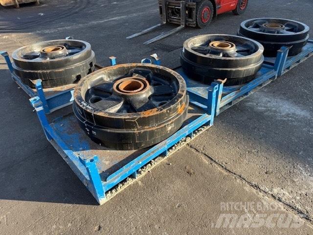 CAT 6020 NEW IDLER Pásy, řetězy a podvozek