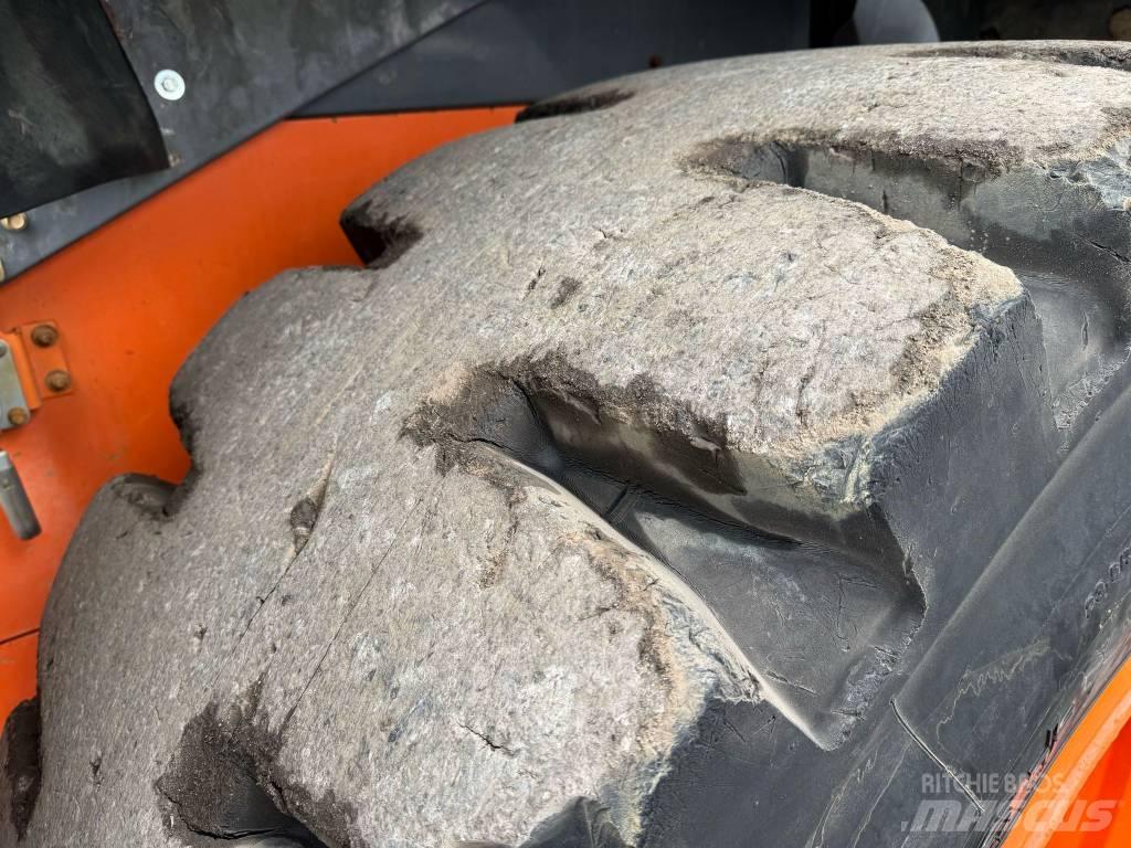 Hitachi ZW 250 Kolové nakladače