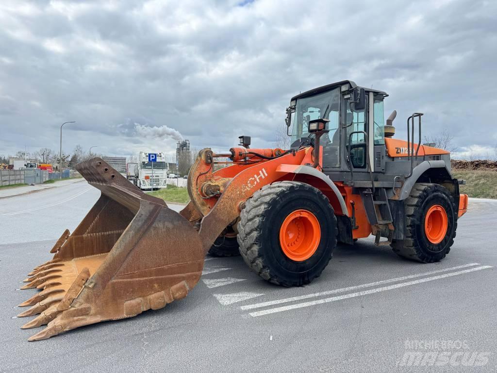 Hitachi ZW 250 Kolové nakladače