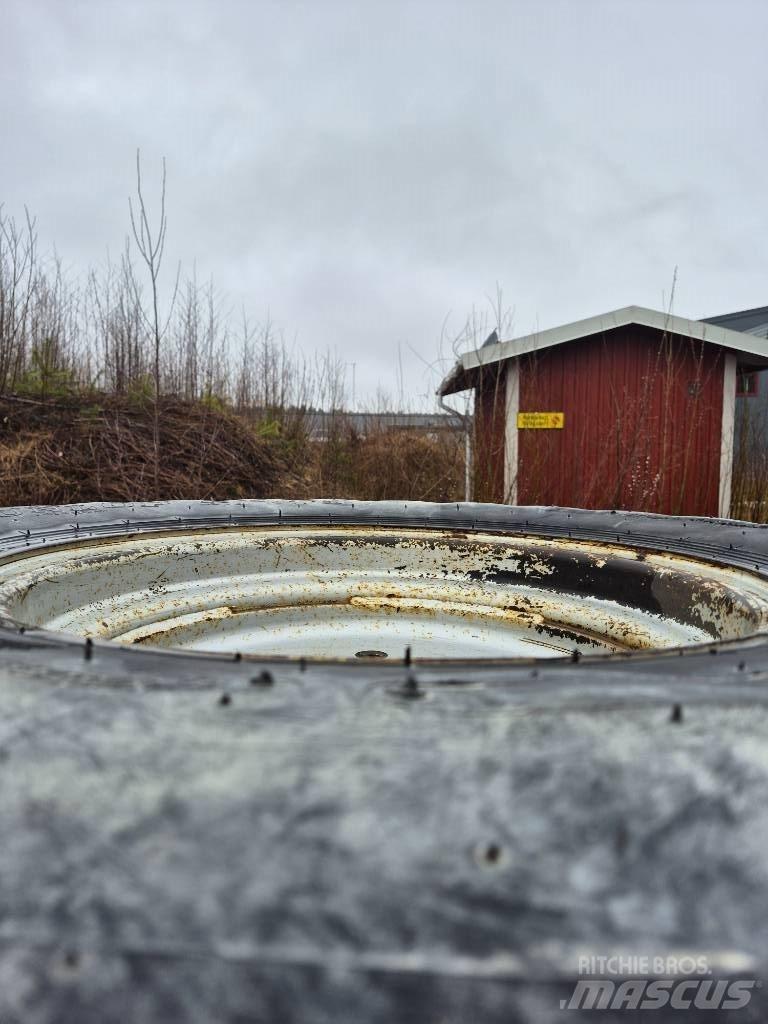 Dunlop 365/80R20 Pneumatiky, kola a ráfky