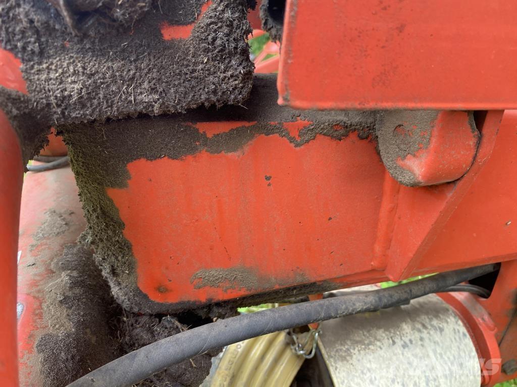 Kuhn GF6301MH Obraceče a shrabovače sena