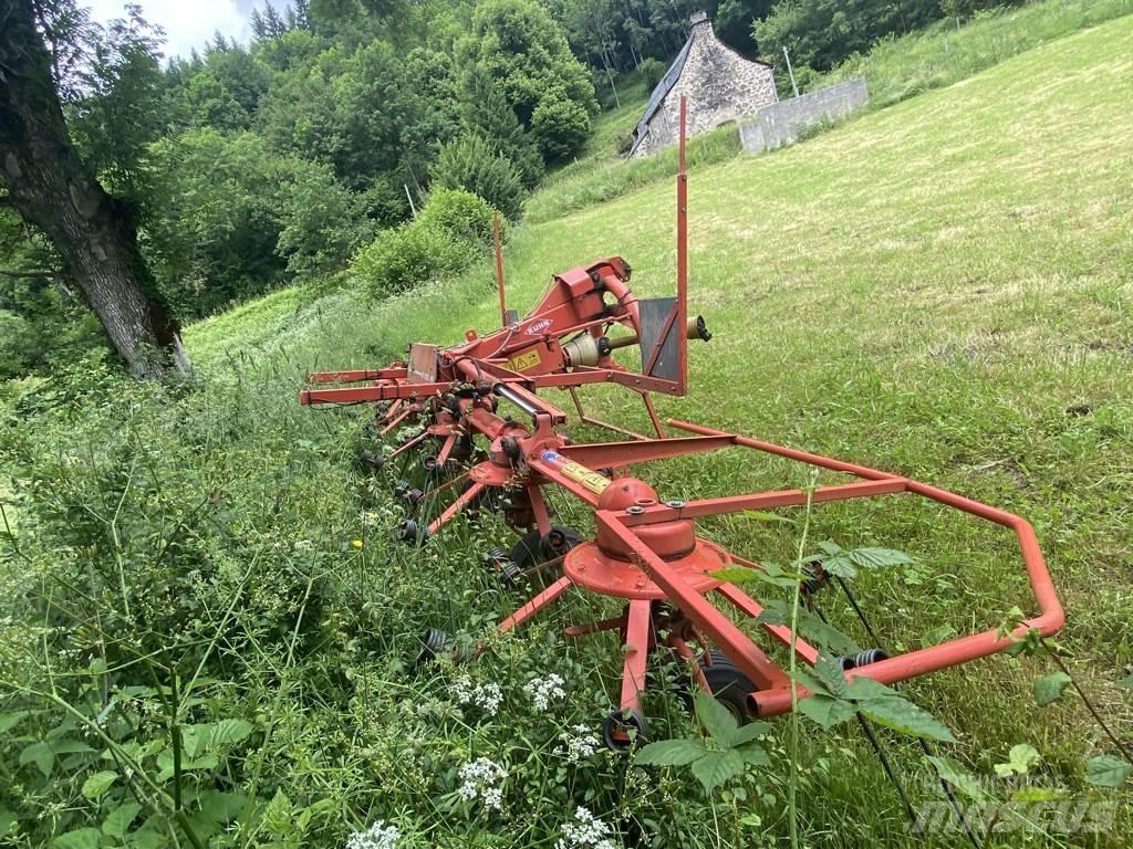 Kuhn GF6301MH Obraceče a shrabovače sena